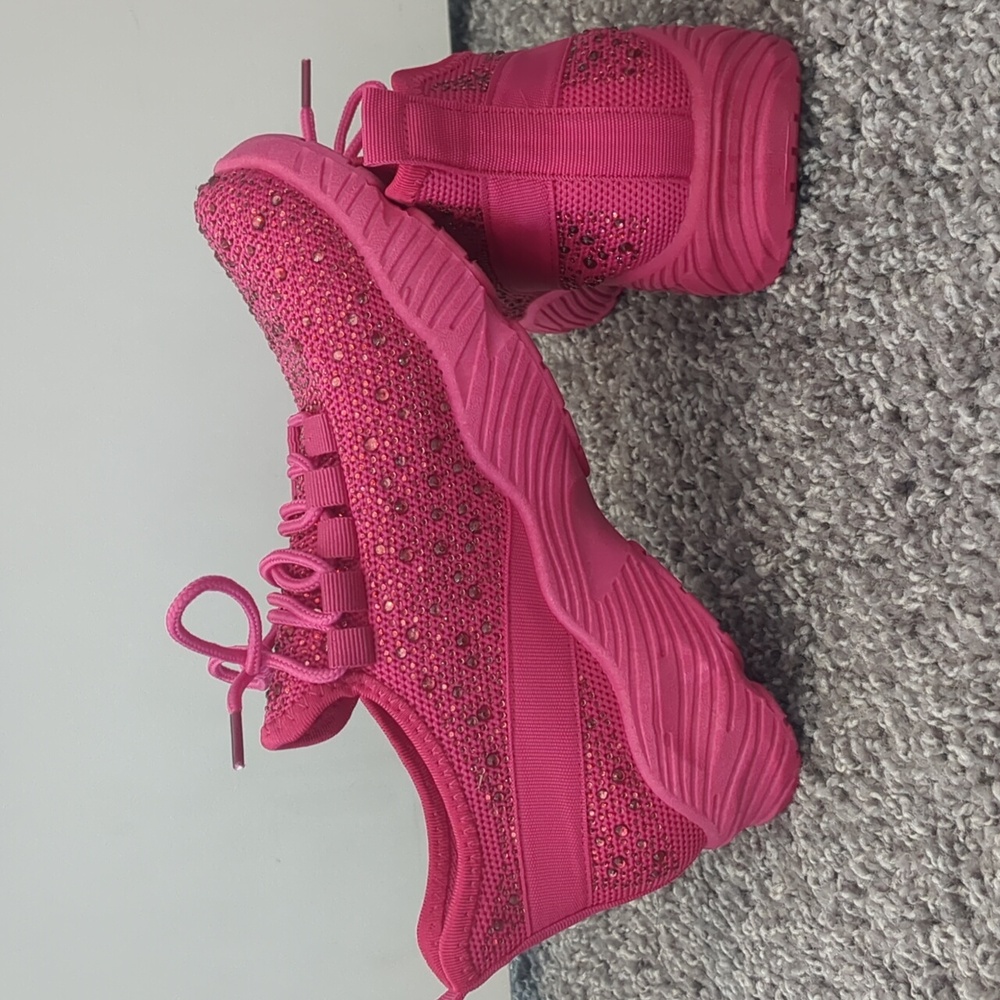 Wild Diva Lounge Hot Pink Shoes Size 6
